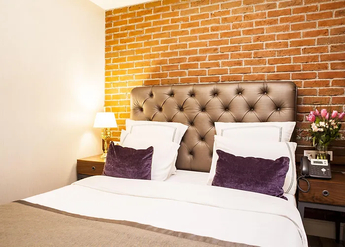 Meroddi Pera Flats *