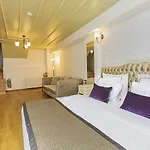Meroddi Pera Flats
