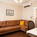 Meroddi Pera Flats *