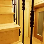 Meroddi Pera Flats