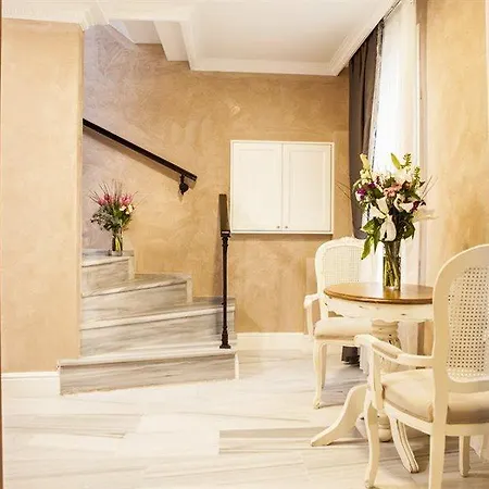 Meroddi Pera Flats *