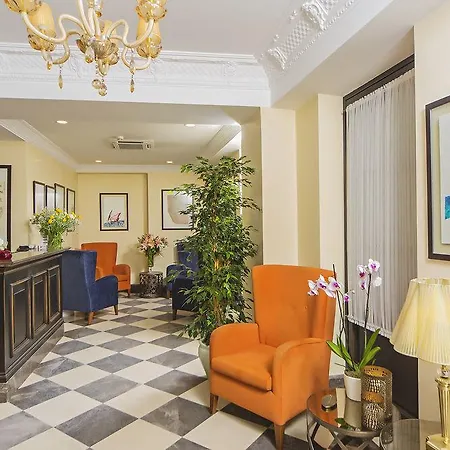 Meroddi Pera Flats *