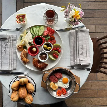 Meroddi Pera Flats Apartment