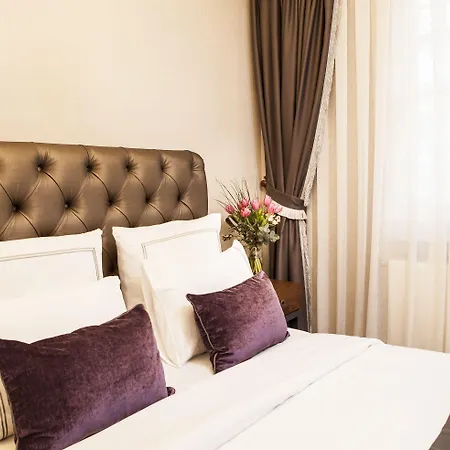 Daire Meroddi Pera Flats