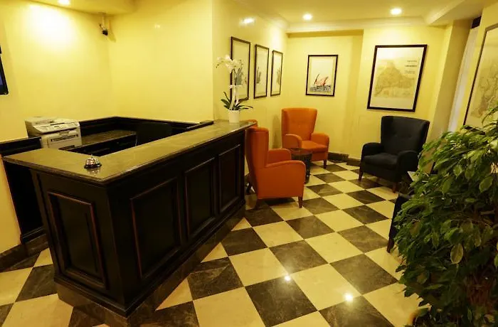 Meroddi Pera Flats *