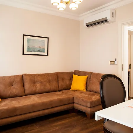 Meroddi Pera Flats *